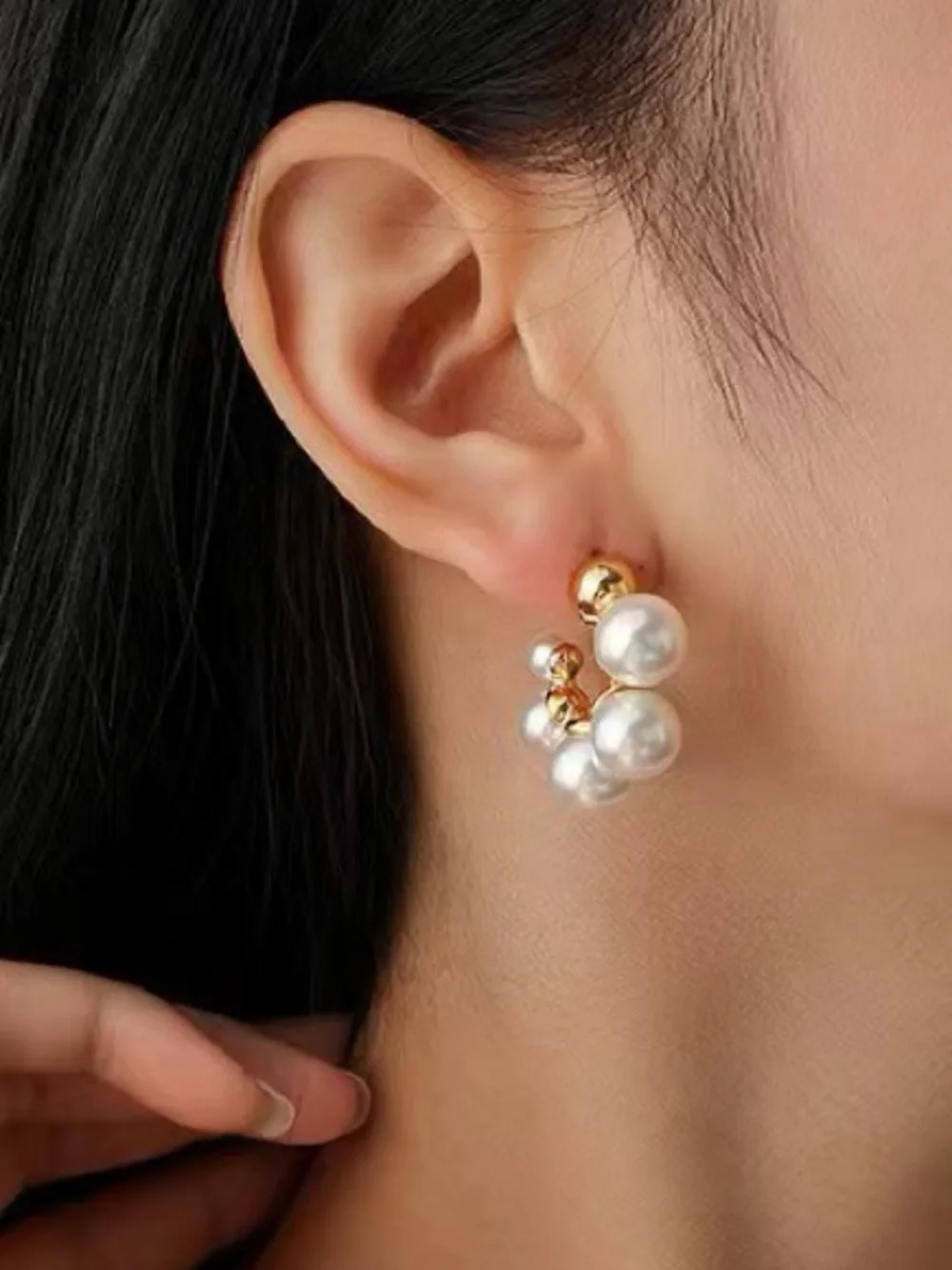***Exquisite High-Quality Gold Pearl Cluster Hoop Earrings